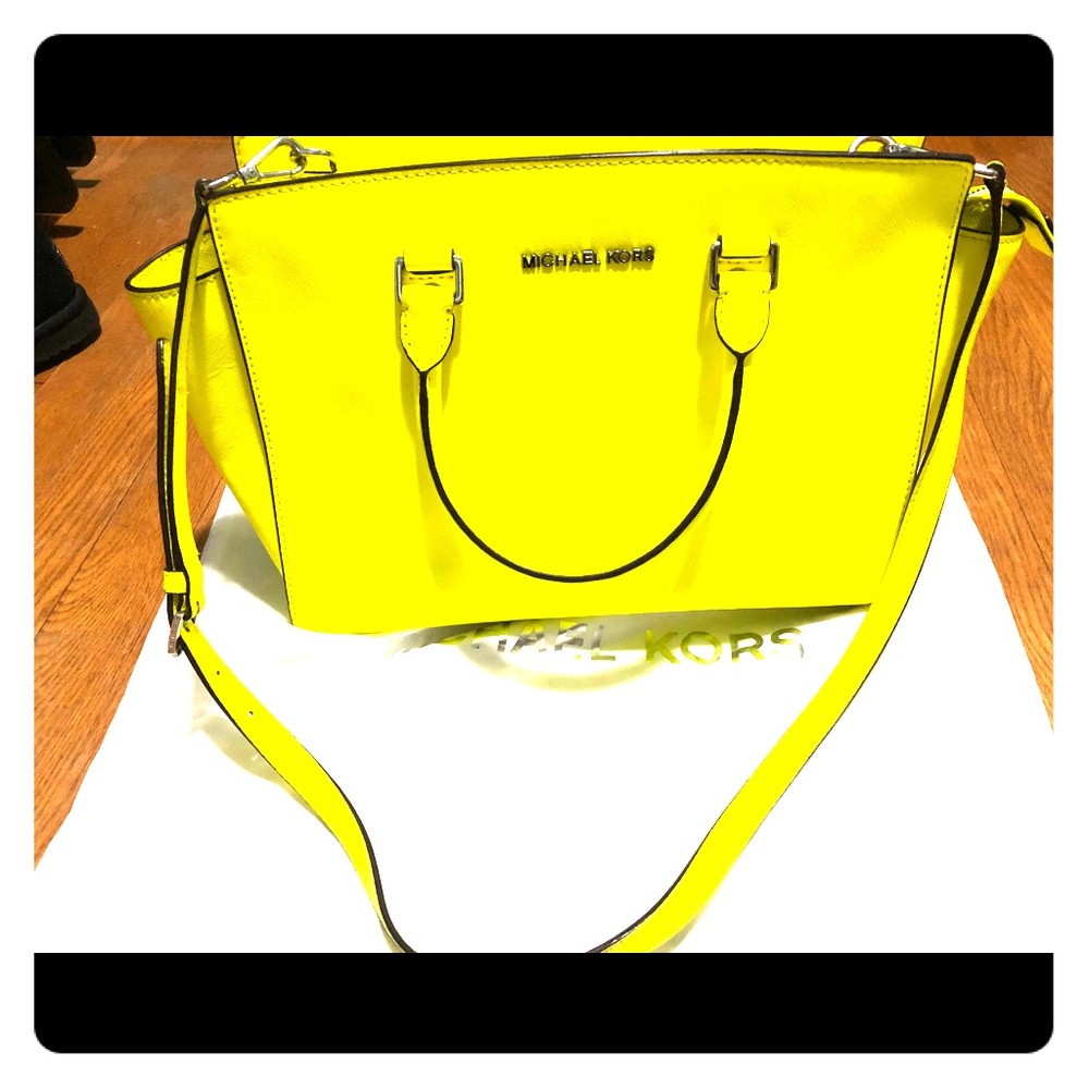 Michael Kors Large Selma - Neon Yellow
